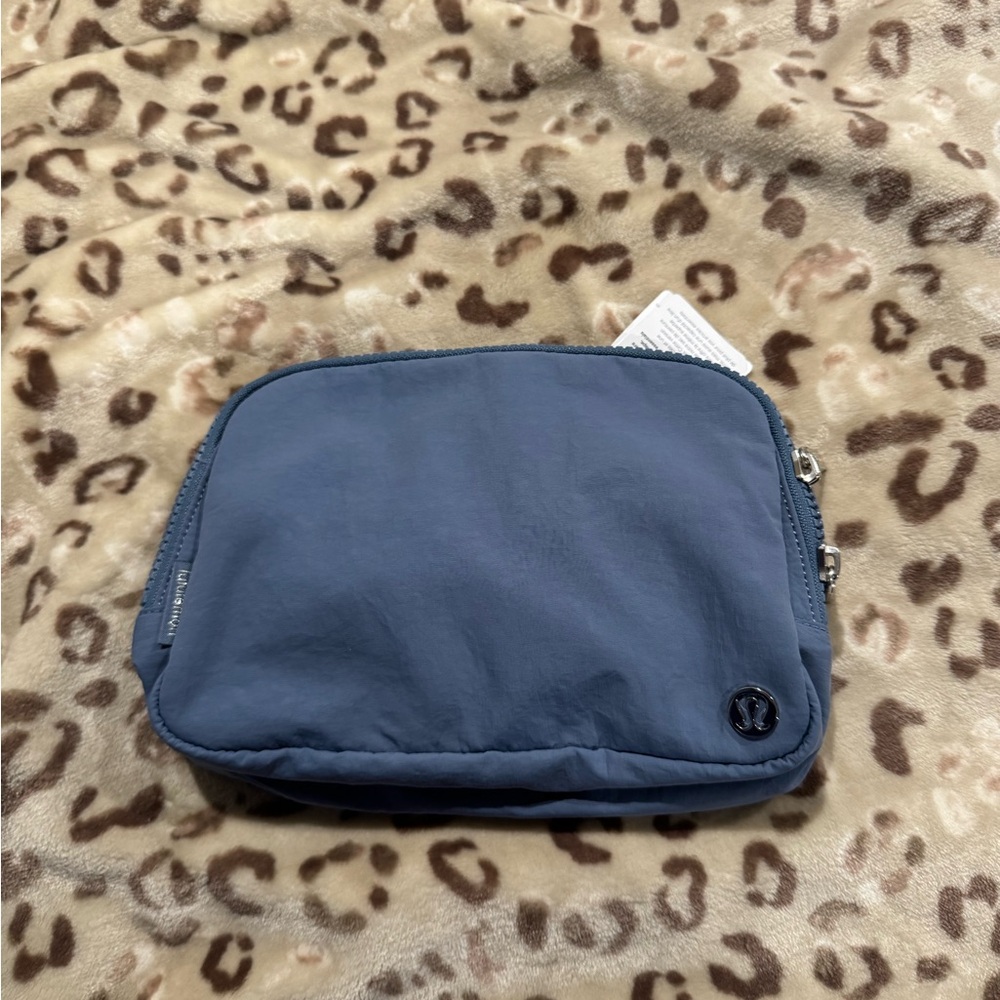 Everywhere Belt Bag Large Washed Denim